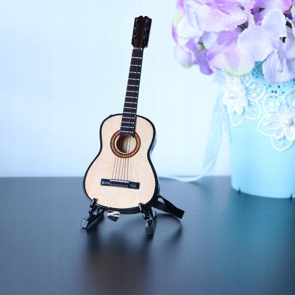 2x Drewniana gitara elektryczna w skali 1/6 z miniaturowymi zabawkami do musicalu