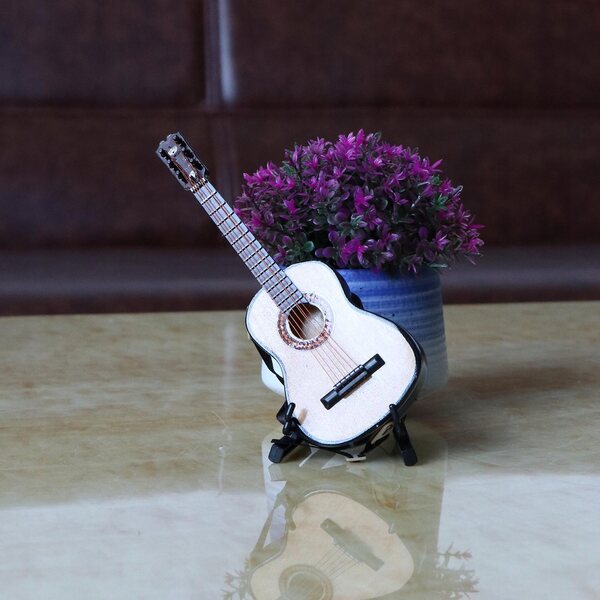 2x Drewniana gitara elektryczna w skali 1/6 z miniaturowymi zabawkami do musicalu