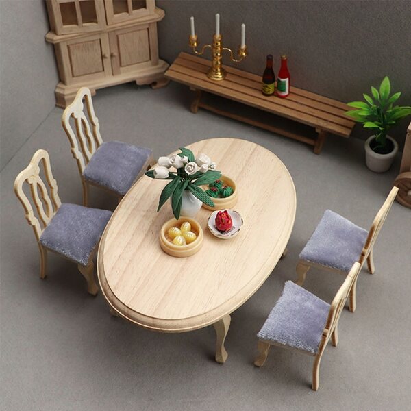 Beigefarbenes Miniatur-Tisch- und Stühle-Set aus Holz für das Puppenhaus