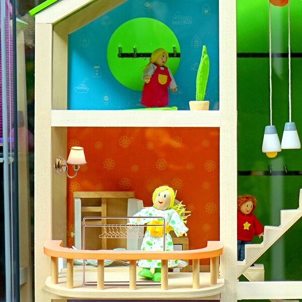 Kleiderbügel-Organizer-Set für Puppen aus roségoldenem Metall mit Ständer