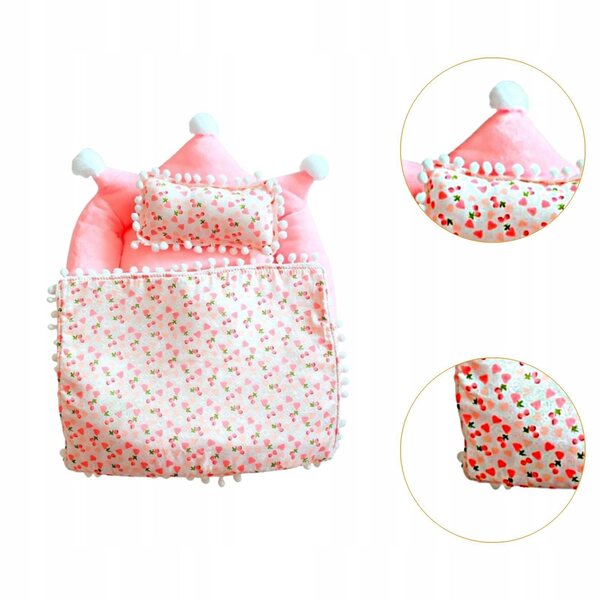 Letto per bambole in tessuto rosa con coperta, materasso e cuscino – 20x18cm