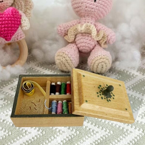 Mini-Nähwerkzeug-Set im Maßstab 1:12 für Puppenhaus-Dekoration, braun