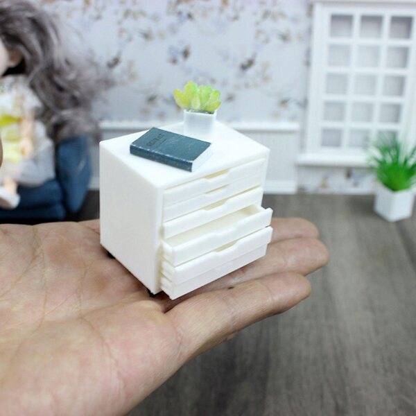 Miniatura comodino bianco 1:12 con 6 cassetti per casa delle bambole