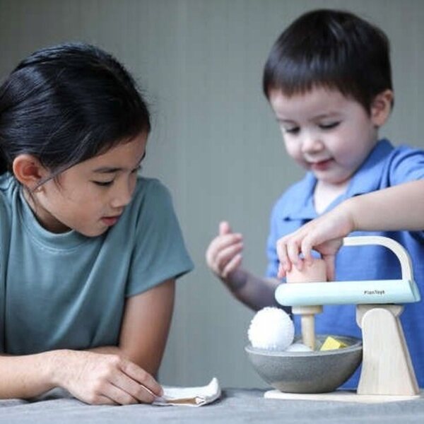 Plan Toys umweltfreundlicher Holzmixer für Kochspiele für Kinder ab 2 Jahren