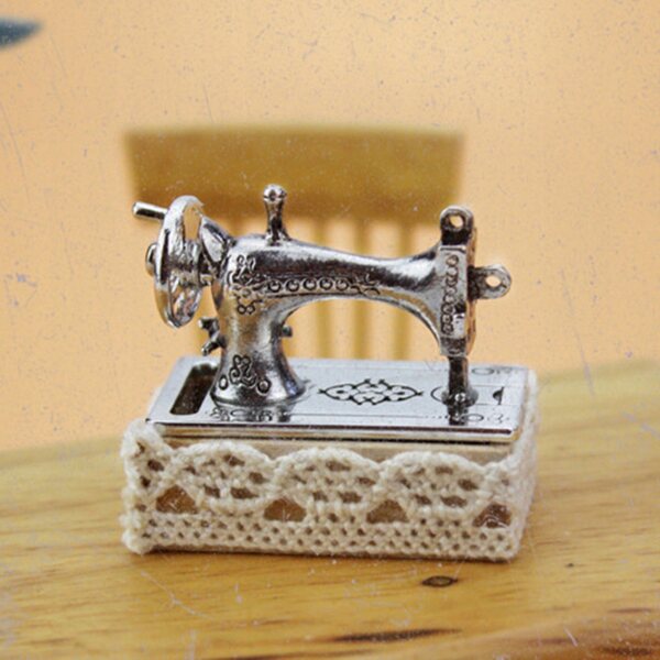 Mini set da cucito in metallo argento per casa delle bambole e decorazioni