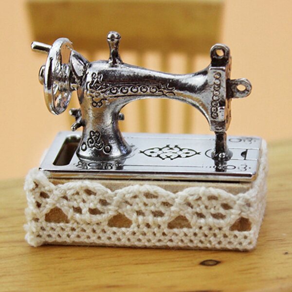 Mini set da cucito in metallo argento per casa delle bambole e decorazioni