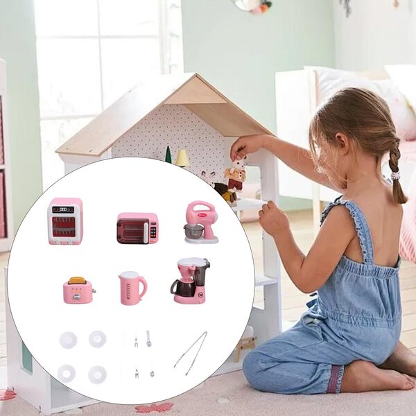 Miniatuur keukenapparatuur voor kinderen met roze borden en bestek