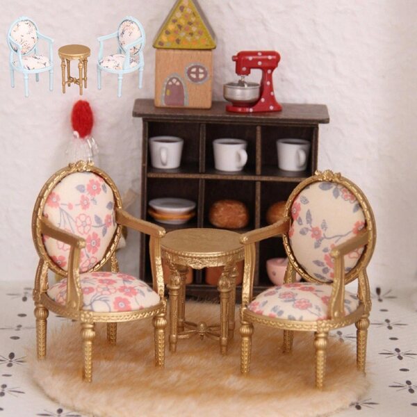 Miniatura sedia per casa delle bambole 1:12 con schienale alto in resina dorata