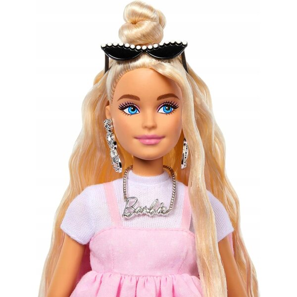Barbie Deluxe Style Blondina 29 cm im Barbiecore-Kleid, offizielle Kollektion