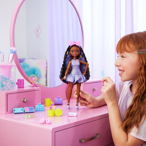 Barbie Dream Besties Brooklyn mit Modeaccessoires und 15 Styling-Möglichkeiten