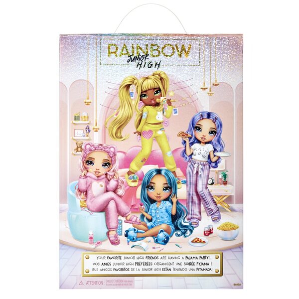 Rainbow High Junior Bella Parker in pyjama met logeeraccessoires