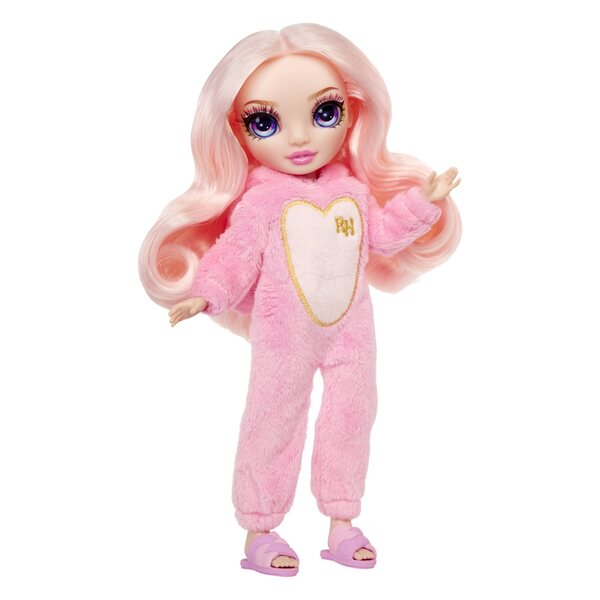 Rainbow High Junior Bella Parker in pyjama met logeeraccessoires