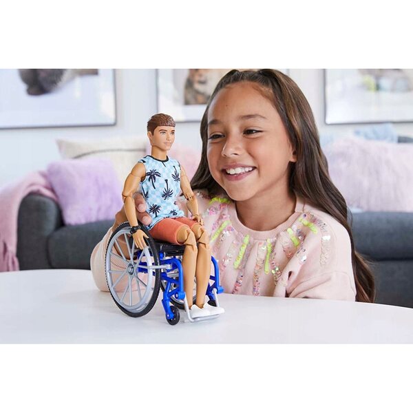 Barbie Ken im Rollstuhl mit Zubehör, 29 cm Modepuppe +3 Jahre