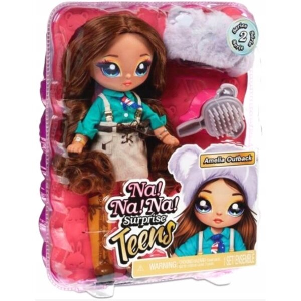 Bambola Na! SU! SU! Surprise Teens Amelia Outback 28 cm con accessori e cappello soffice