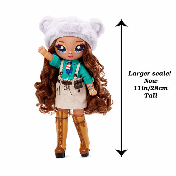Bambola Na! SU! SU! Surprise Teens Amelia Outback 28 cm con accessori e cappello soffice