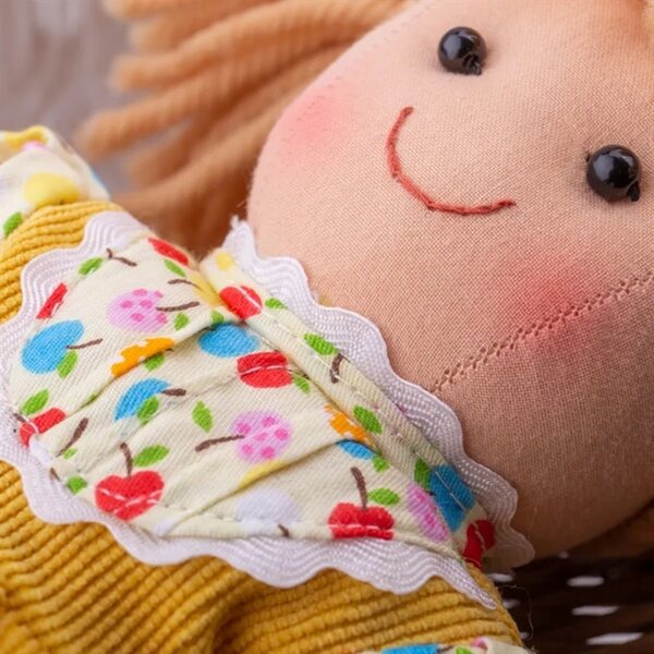 Bambola di pezza Dominika Bigjigs Toys 28 cm per bambini 12 mesi+