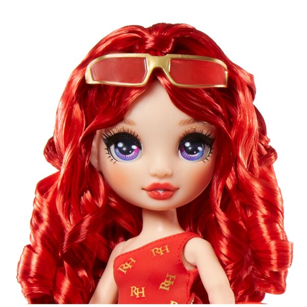 Rainbow High Bambola Ruby Anderson con Costume da Bagno e Accessori Estivi