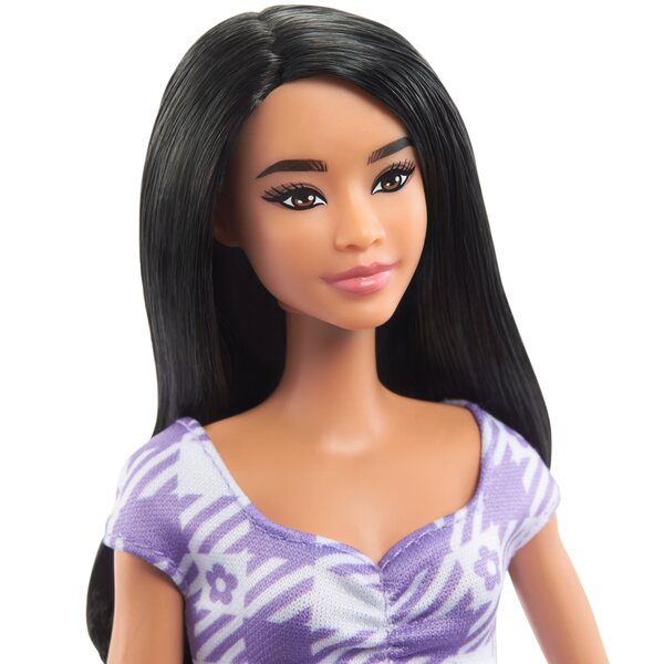 Barbie Fashionistas mit lila kariertem Kleid und eleganten Sandalen