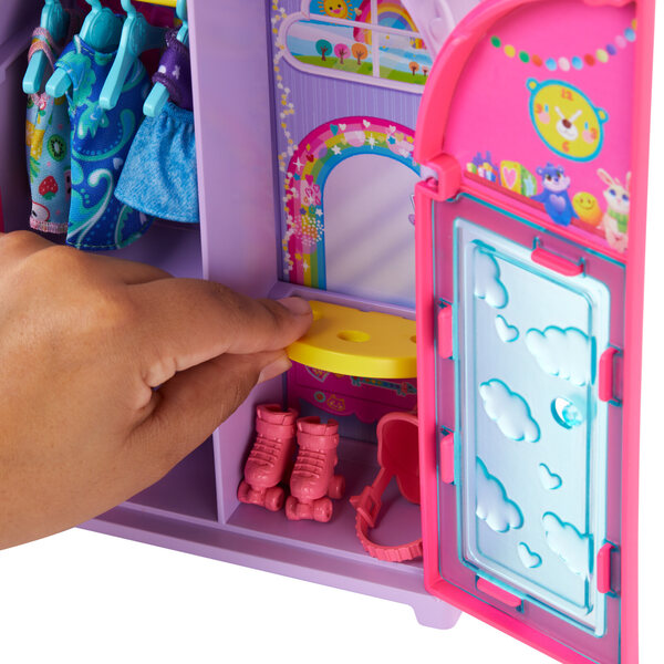 Barbie Chelsea-Garderobe mit Puppe, Kleidung und Accessoires – komplettes Modeset für Kinder