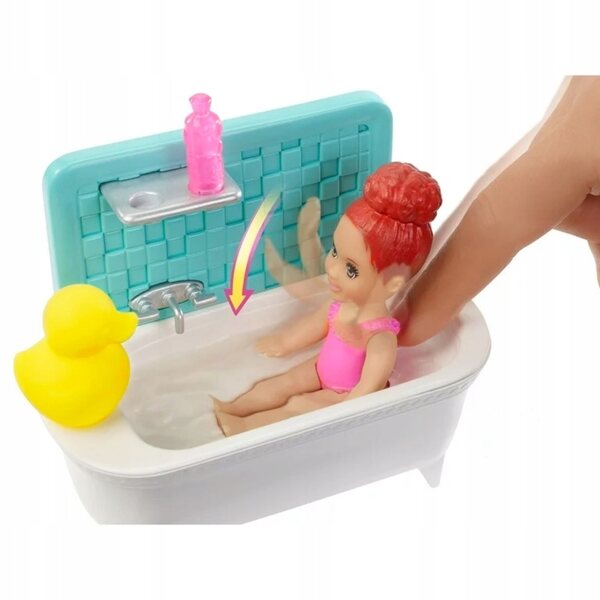 Barbie Skipper Klub Opiekunek mit Badewanne und Zubehör für Kinder ab 3 Jahren