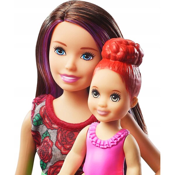 Barbie Skipper Klub Opiekunek mit Badewanne und Zubehör für Kinder ab 3 Jahren