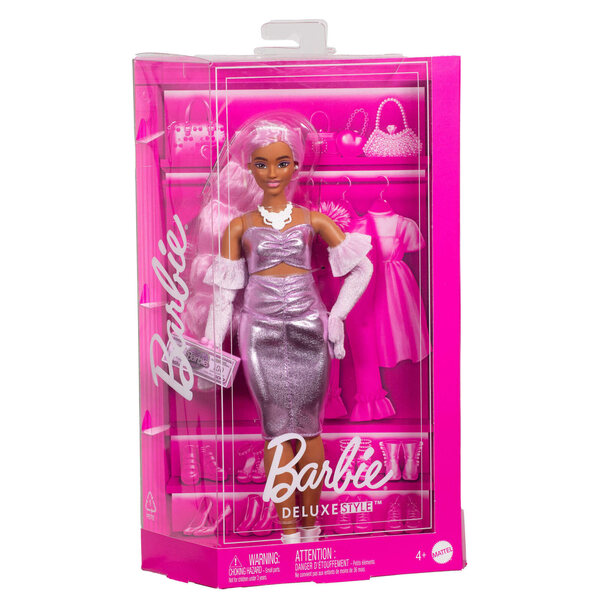Barbie im Deluxe-Stil mit rosa Haaren und metallischem Kleid im Barbiecore-Stil