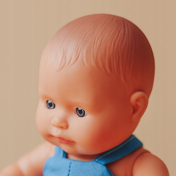 Miniland Bambola Europea Ragazzo 21 cm My Friends & Me - Educativa e Multiculturale