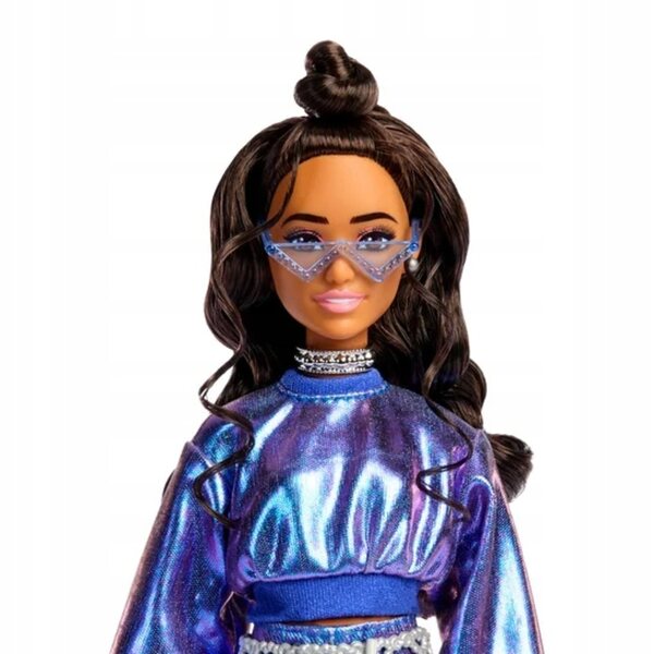 Barbie Deluxe Style Modepuppe mit Accessoires und lila Kleid für Kinder