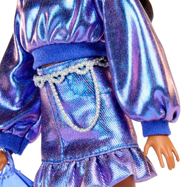 Barbie Deluxe Style Modepuppe mit Accessoires und lila Kleid für Kinder
