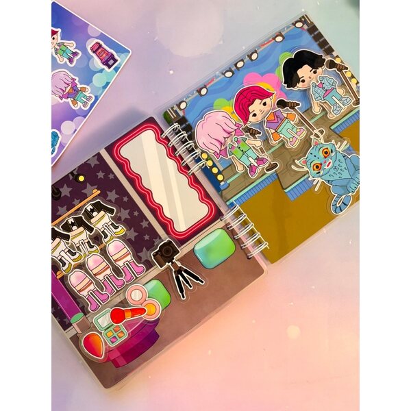 Toca Boca K-Pop Албум за ловци на демони с магнитни герои и сценарии 20x20 cm