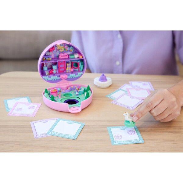 Set Polly Pocket, un francobollo ricordo per il 35° compleanno con due bambole