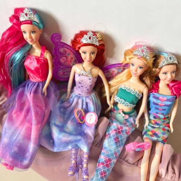 Set 4 Bambole Woopie Principesse Magiche con Accessori - Altezza 29 cm