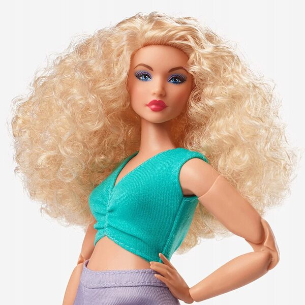 Barbie Signature sieht #16 blond aus, mit kurvigem Körper und beweglichen Gelenken