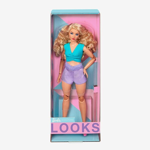 Barbie Signature sieht #16 blond aus, mit kurvigem Körper und beweglichen Gelenken