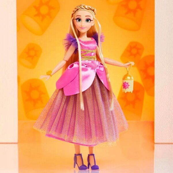 Lalška Roszpunka Disney Style Princess Hasbro 28 cm mit beweglichen Teilen