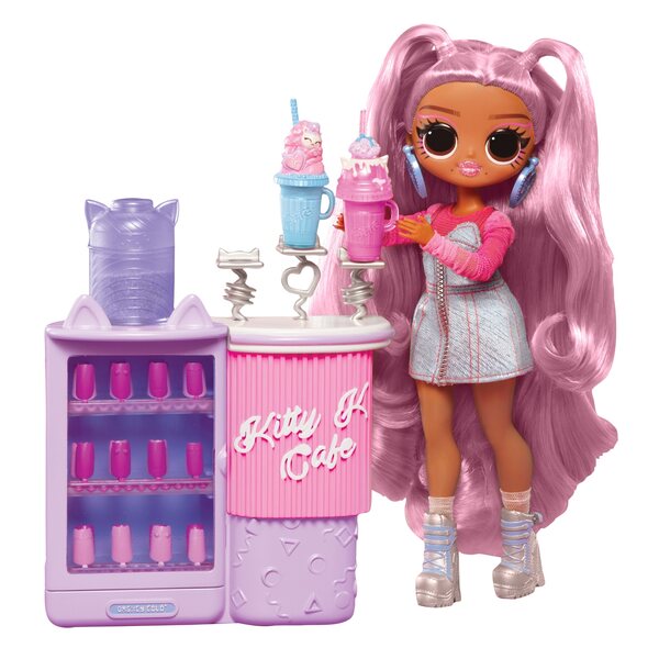 L.O.L. Surprise O.M.G. Studio Paznokci con Bambola Kawiarnia Kitty per Bambini 3+
