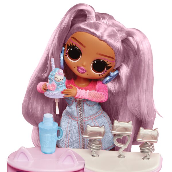 L.O.L. Surprise O.M.G. Studio Paznokci con Bambola Kawiarnia Kitty per Bambini 3+