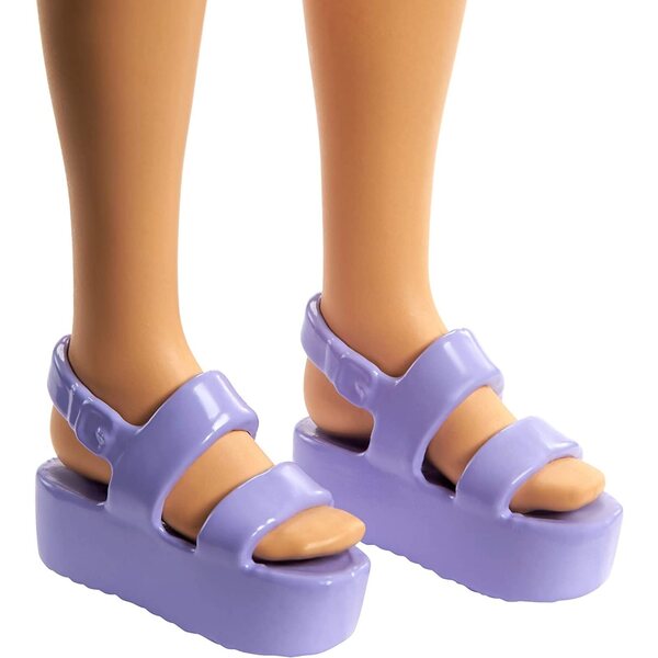 Barbie Fashionistas GHW63 32,5 cm mit einzigartigem Stil und trendigen Accessoires