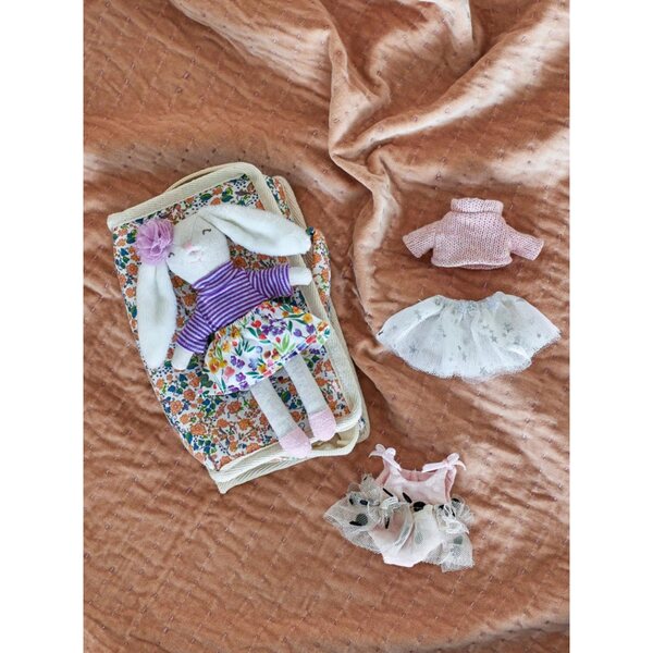 Kleidungsset mit Bloomingville Milly Puppe – kreatives Spiel für Kinder