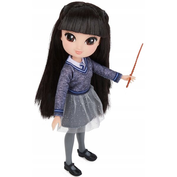 Harry Potter Cho Chang 20 cm Puppe mit Zauberstab und Ravenclaw-Uniform