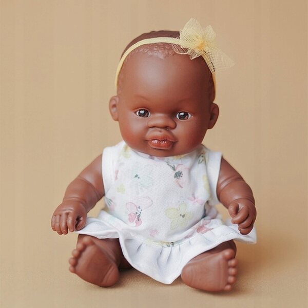 Miniland Afrikanische Puppe 21 cm My Friends & Me für Kinder ab 10 Monaten