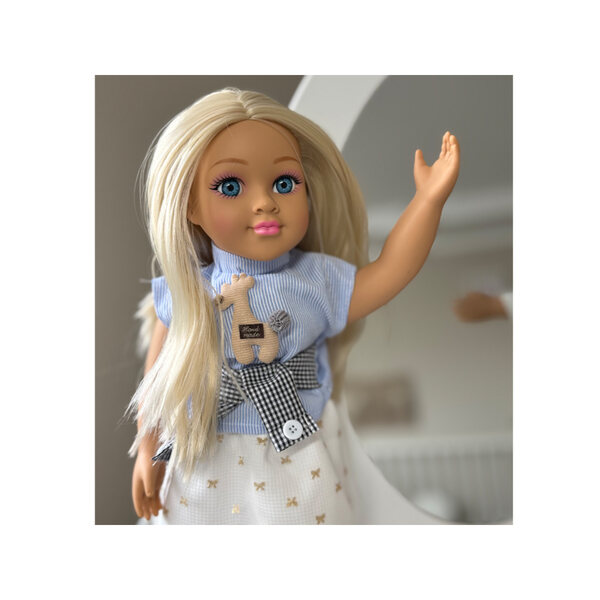 Elegante 48 cm große Puppe mit langen blonden Haaren und integrierter Melodie