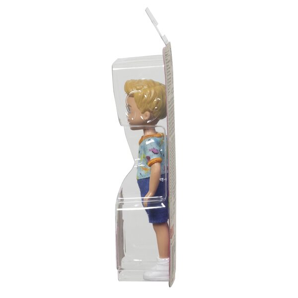 Barbie Chelsea und ihre Freunde mit thematischen Elementen für kreative Spiele