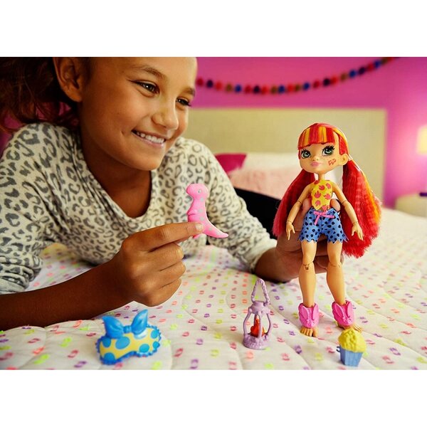 Cave Club Emberly Pajama Party Mattel Puppe 32,5 cm für Kinder ab 4 Jahren