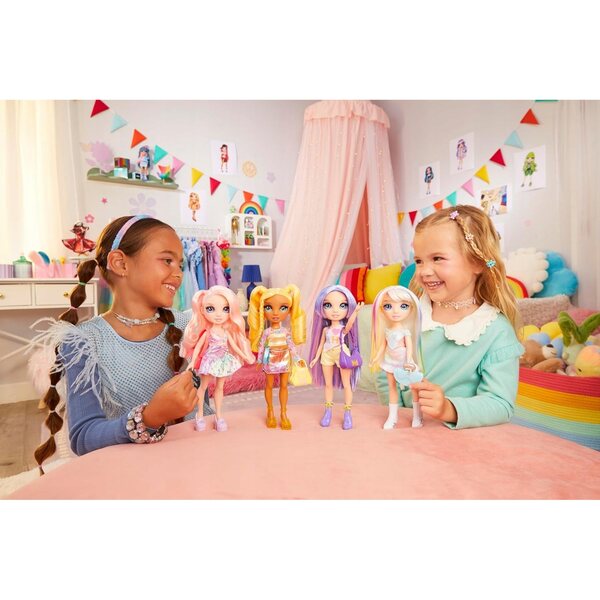 Rainbow High Bella Dolls: Елегантна модна кукла с розови аксесоари