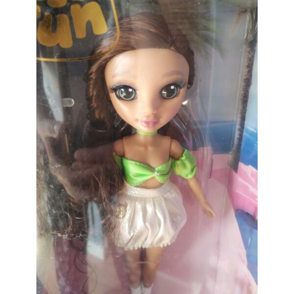 Elefun Roxie Summer Glam bambola con capelli castani e look estivo alla moda