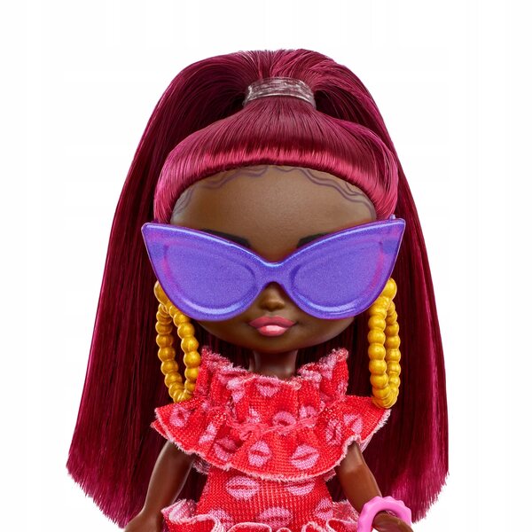Barbie Extra Mini Minis mit burgunderfarbenen Haaren, 8,3 cm – einzigartige Mode und Stil