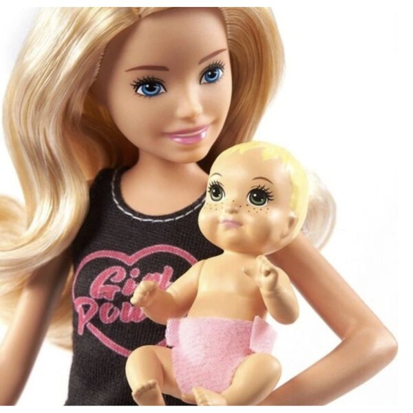 Barbie Babysitter con Baby Doll e Accessori per Bambini da 3 anni