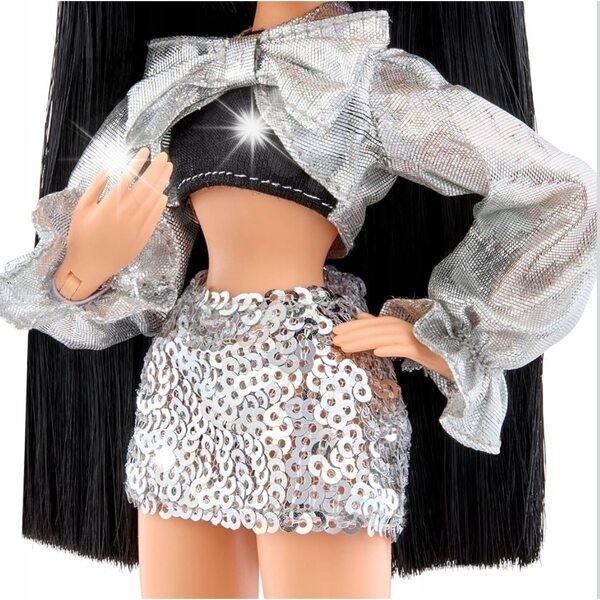 Lalka Bratz CHARMZ JADE Fashion Doll z bransoletką Charm 599357 HIT