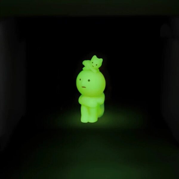 Smiski Mini Lalezzca Luminescente Living - Figurina Collezionabile che Brilla al Buio